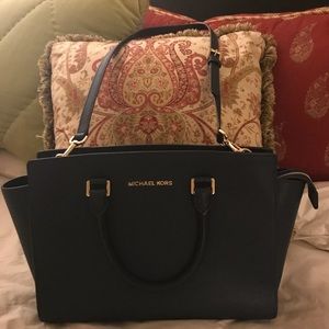 EUC Michael Kors Selma medium satchel navy bag.